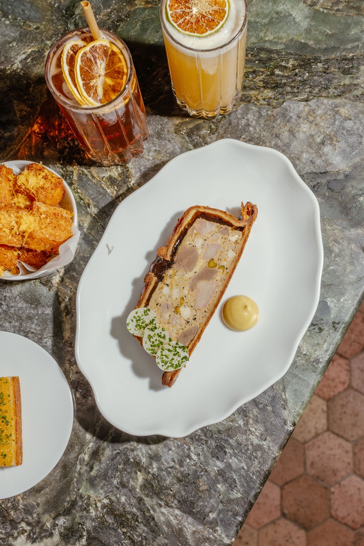 La Terrace by Louise : j’y suis allée pour le pâté en croûte, j’ai aussi adoré les Saint-Jacques, et j’ai reréservé une table dans la foulée